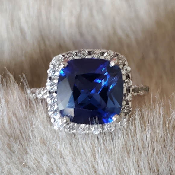 Beautiful 10K White Solid Gold Sapphire Ring - Picture 7 of 11